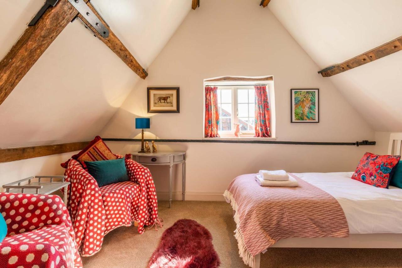 Host & Stay - The Old Paul Pry Holt  Bagian luar foto
