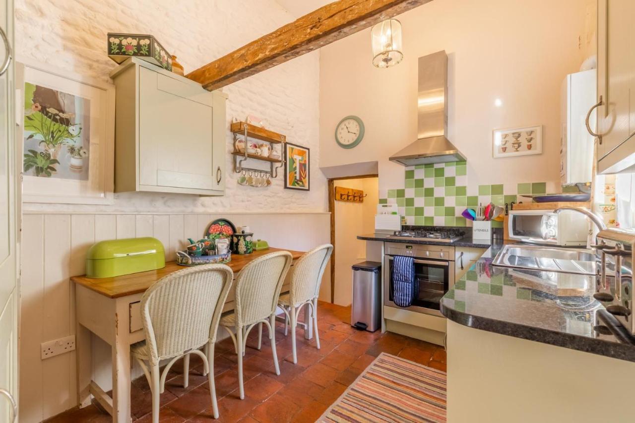 Host & Stay - The Old Paul Pry Holt  Bagian luar foto