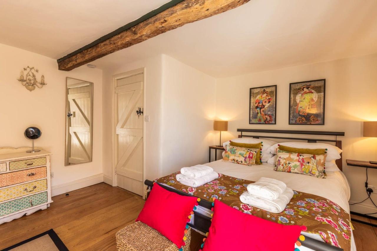 Host & Stay - The Old Paul Pry Holt  Bagian luar foto